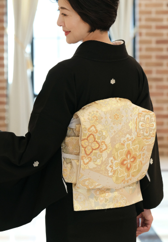 上品で華やかな留袖と帯